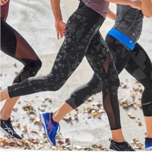 Athleta Pants - Athleta Moonlight Precision 7/8 Tight Black Mesh Size‎ XL